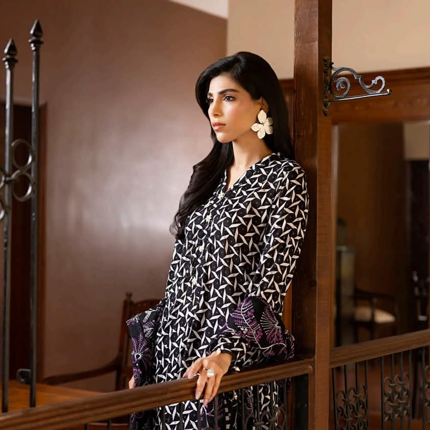 "Salina Regalia" Women Un-Stitched Printed Lawn 3PC-Vol. 22 -04