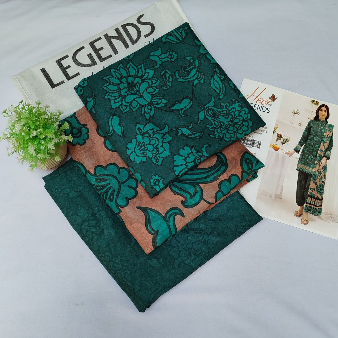 "Legends" Women Un-Stitched Printed Lawn 3PC - LG01