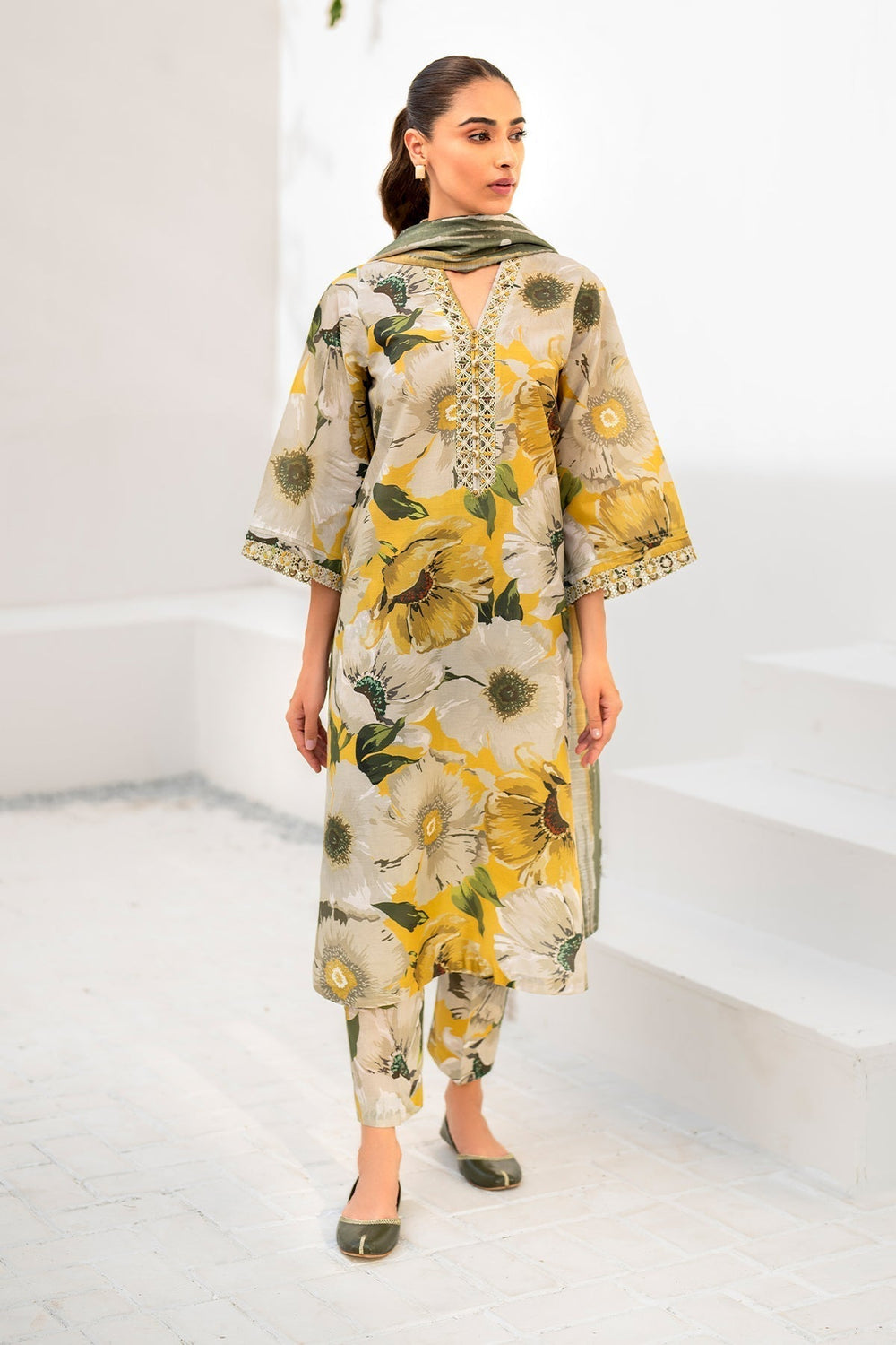 "Iznik" Women Un-Stitched Lawn with Patches 3PC